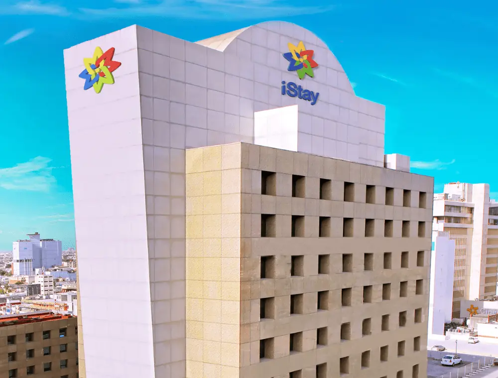 Fachada de iStay Hotel Monterrey Histórico en el centro de la ciudad